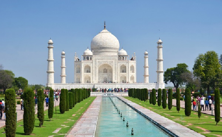 Taj_mahal_view_in_the_morning